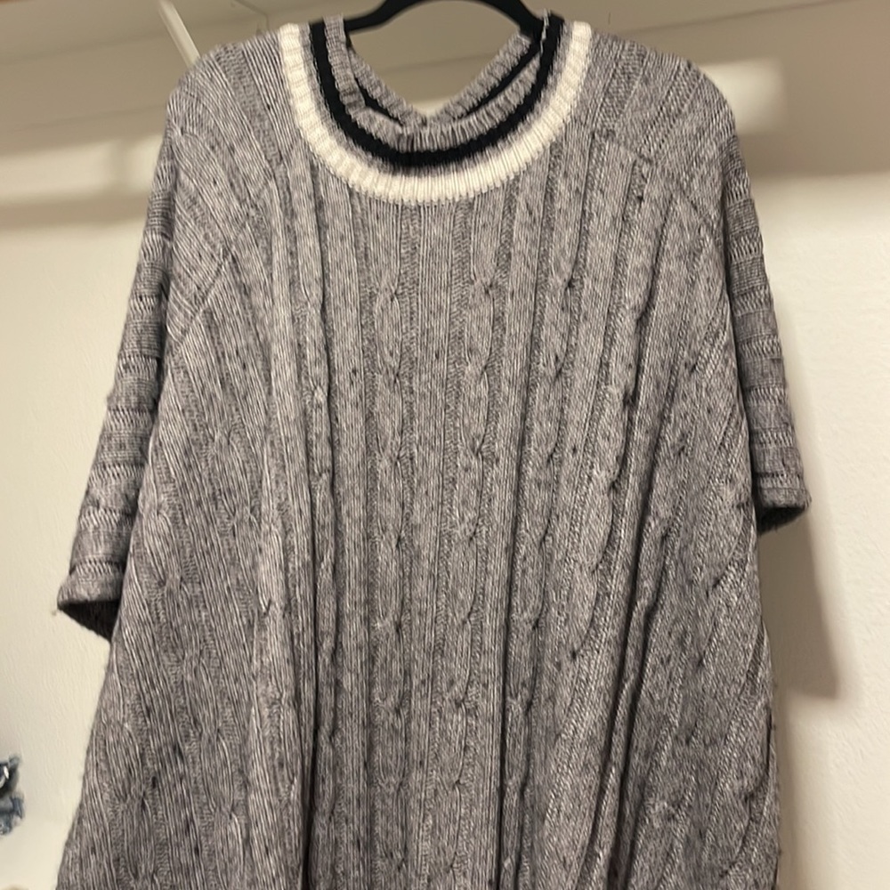 Ugg Poncho Gray - image 2